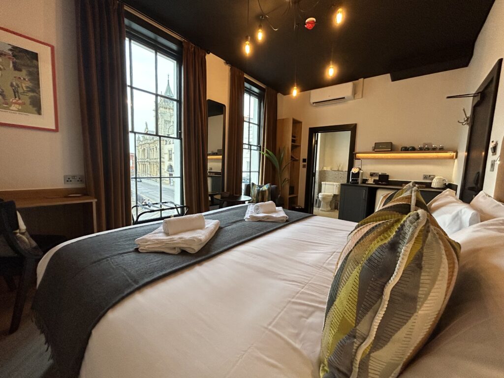 Deluxe Suite - Crescent Place